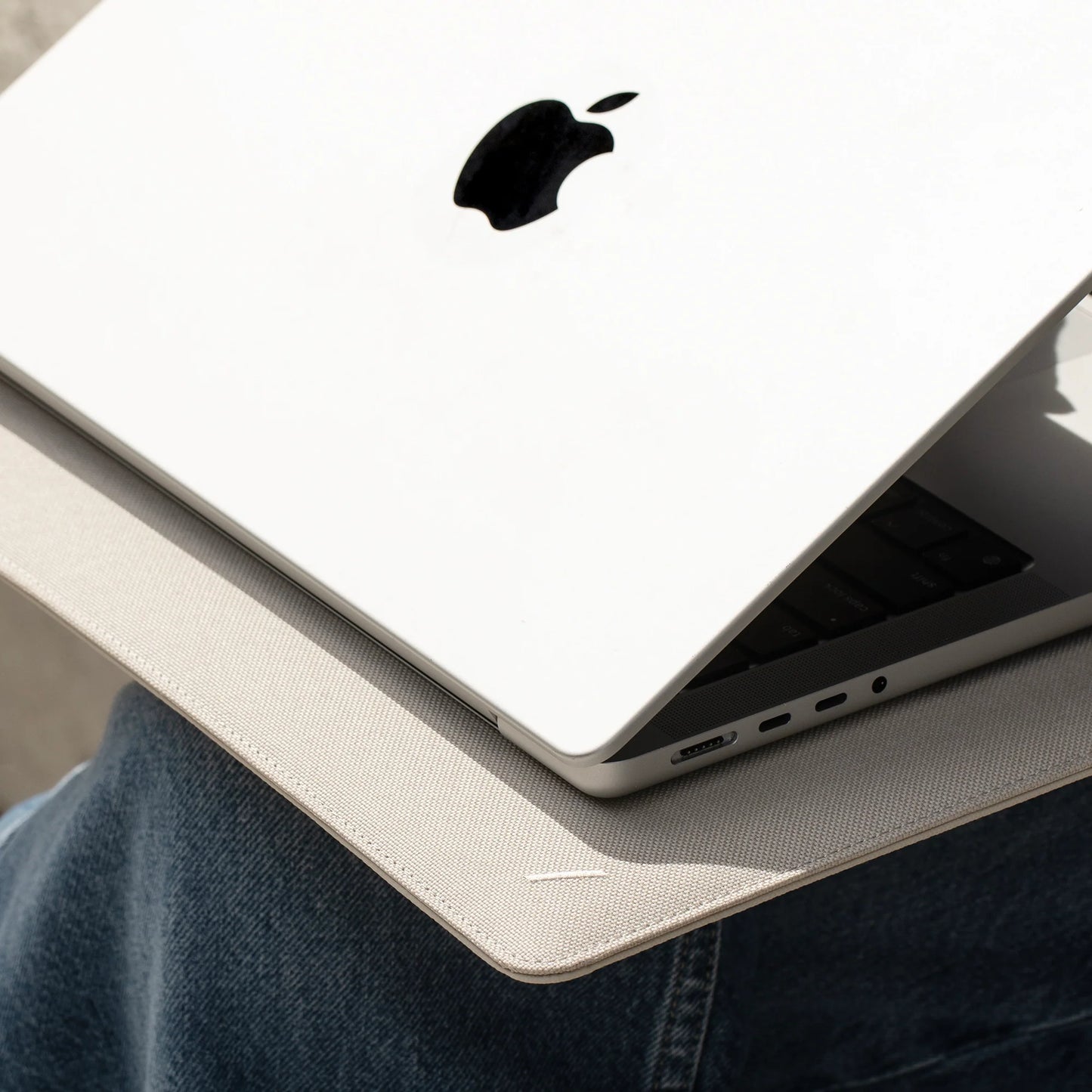 Stow Slim for MacBook (16")
